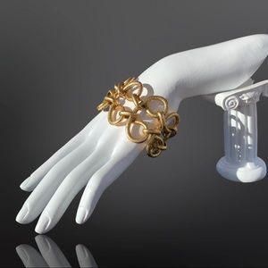 Fashion Jewelry..chunky gold linked bracelet